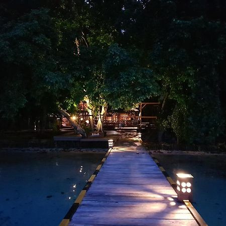 Raja Ampat Dive Resort Tapokreng Экстерьер фото