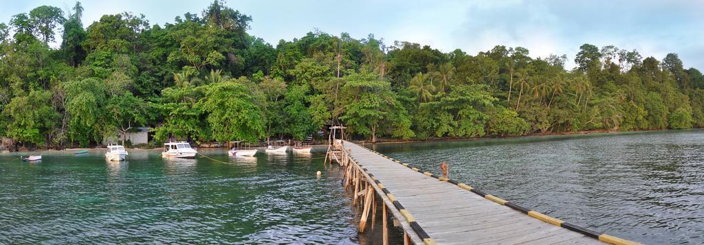 Raja Ampat Dive Resort Tapokreng Экстерьер фото
