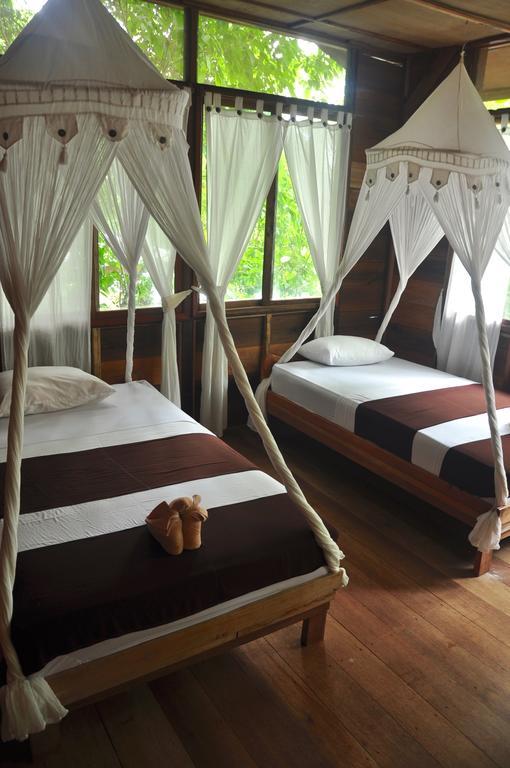 Raja Ampat Dive Resort Tapokreng Экстерьер фото