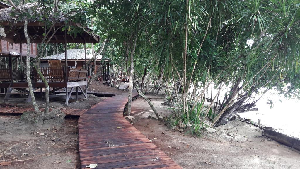 Raja Ampat Dive Resort Tapokreng Экстерьер фото
