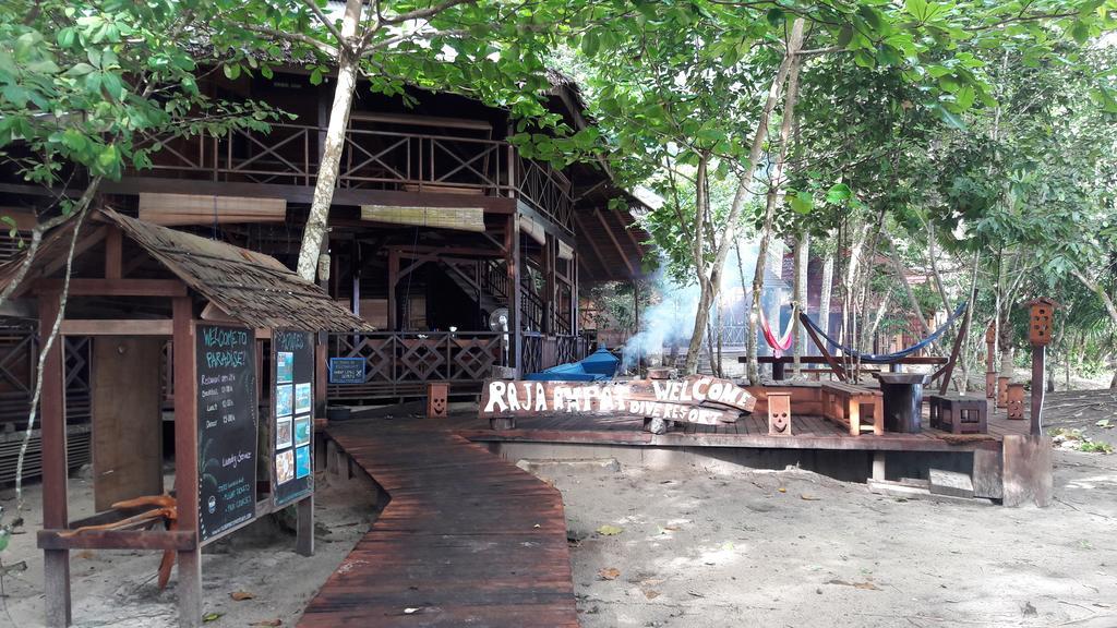 Raja Ampat Dive Resort Tapokreng Экстерьер фото